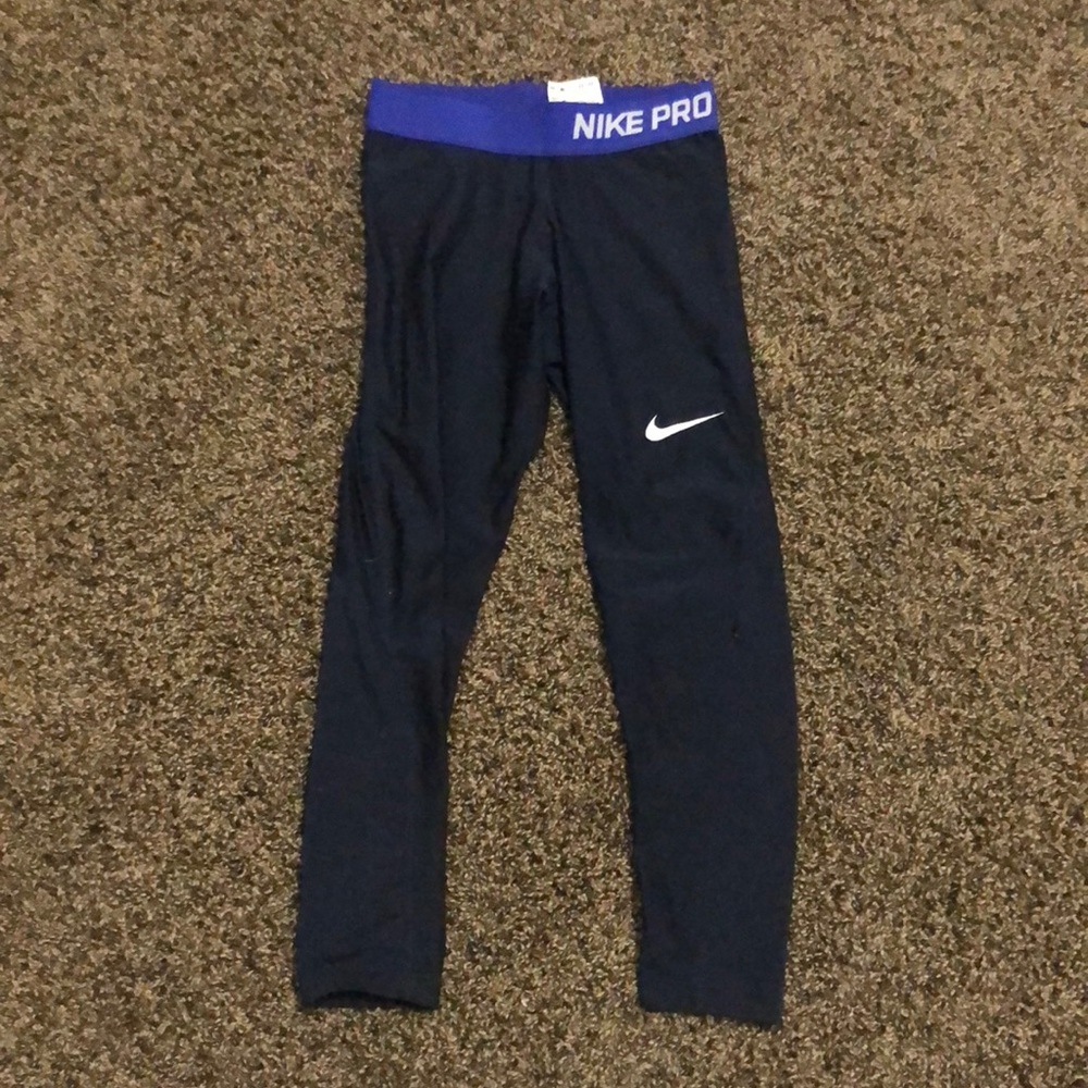 Navy blue Nike athletic leggings